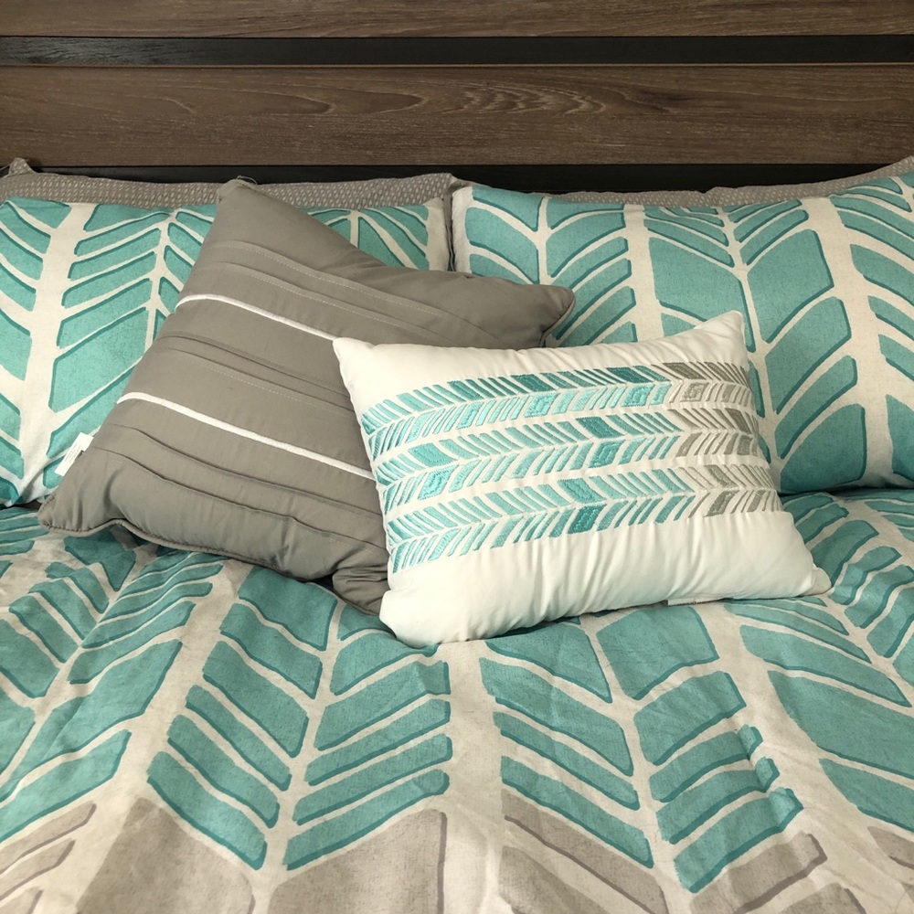Decorative Throw Pillows